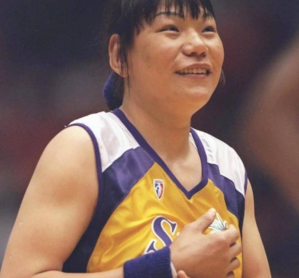 女篮名将郑海霞:大校军衔,嫁临时工,57岁无子无女
