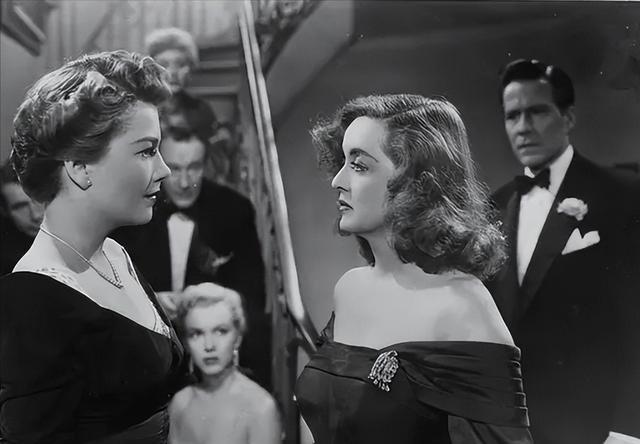 电影《彗星美人》中的色彩运用和视觉符号对故事叙事的影响