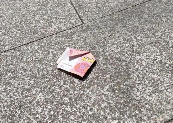 掉在地上的钱为什么不要捡?当心惹来大麻烦,千万提醒家人朋友!