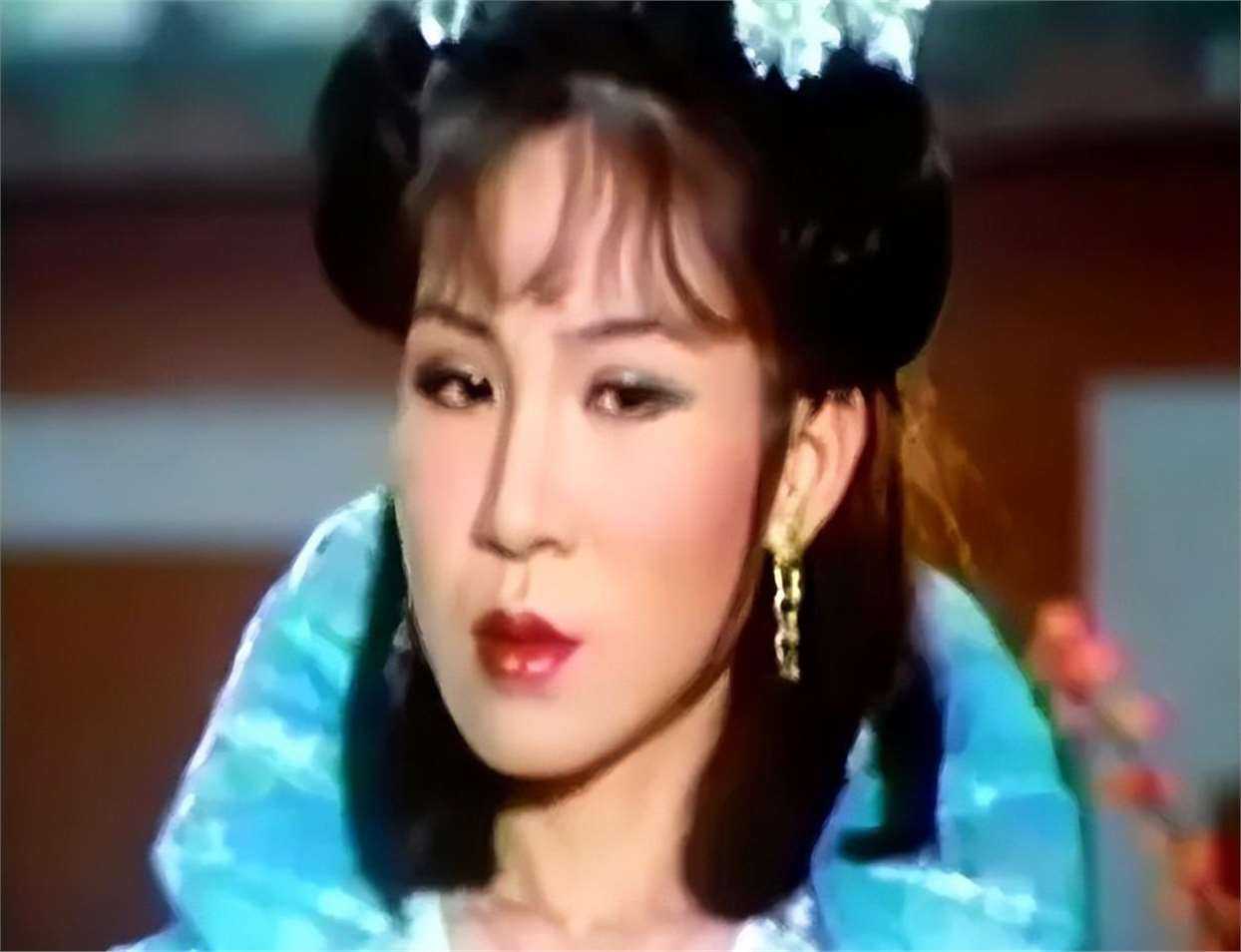 西门大妈杨钧钧自封绝世美女,孟飞成专属男主,焦恩俊无辜背锅