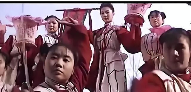 1900年,"黄莲圣母"罕见留影,义和团失败后,被洋人折磨而死