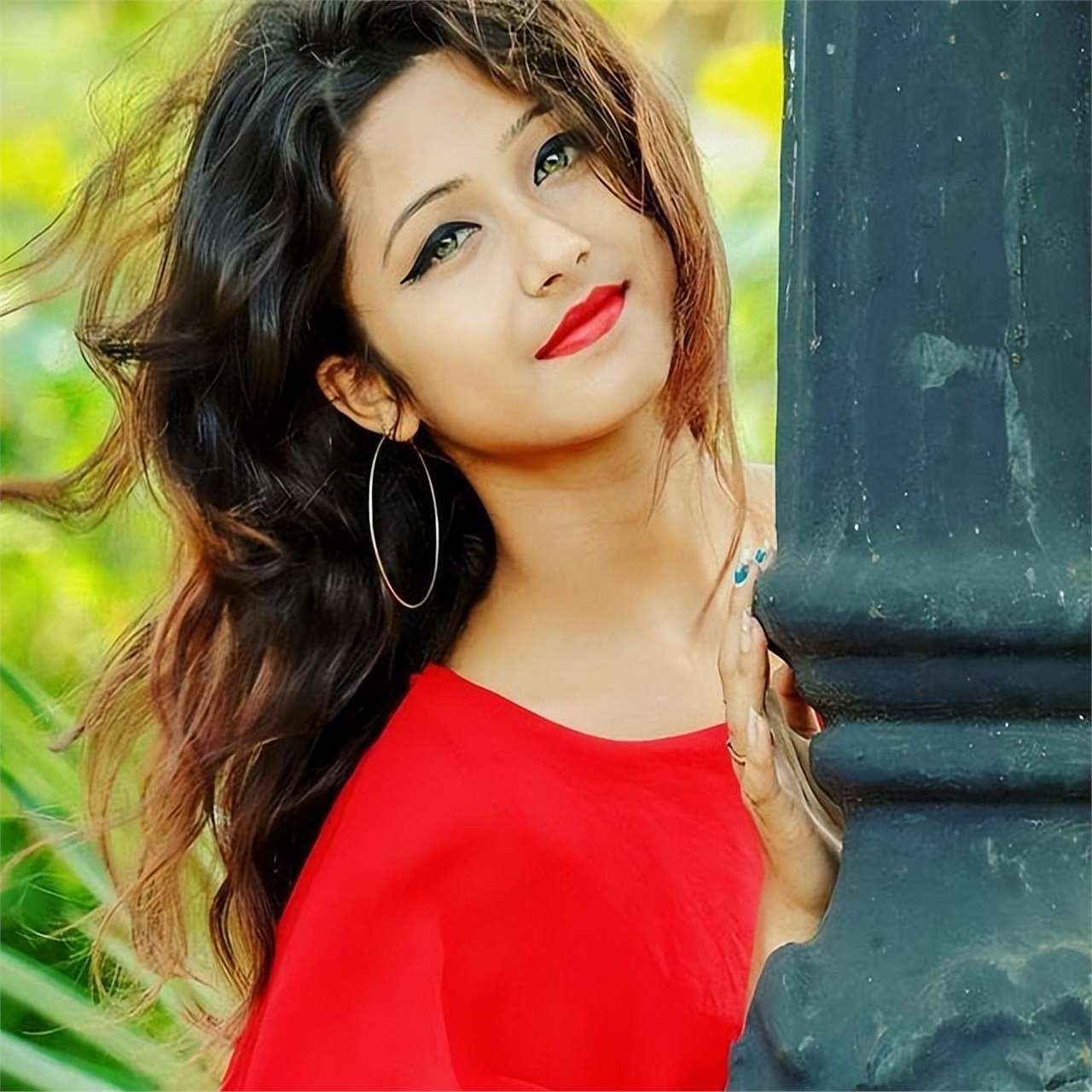 印度油彩美女昔爆红,刘墉合影甜如蜜,今胖大妈引唏嘘