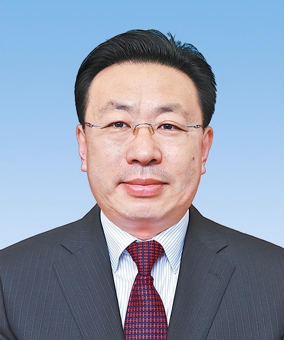 一顿饭花十几万,花2亿供奉翡翠玉佛,胡志强的贪超乎想象!