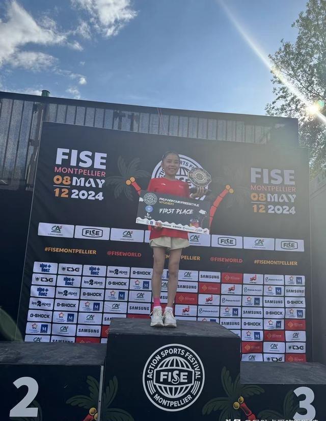 体操冠军商春松:巅峰期退役,挣的钱全给哥哥买房娶妻,如今怎样