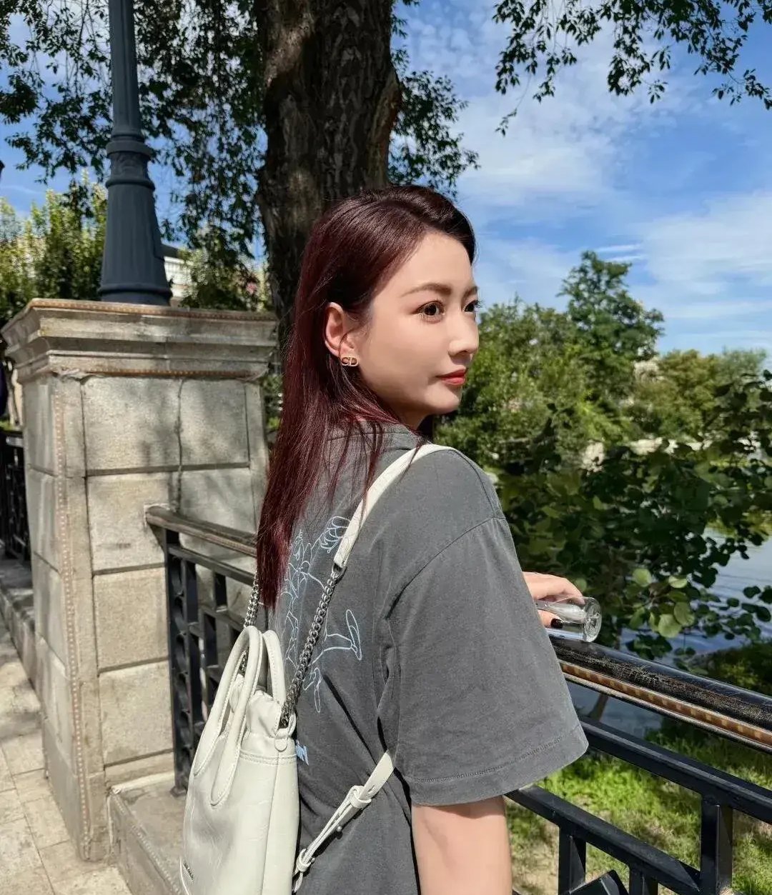 奥运冠军黄雅琼真是一位宝藏女生,颜值很高,皮肤白皙,五官精致