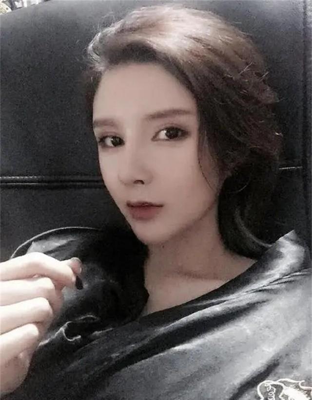 还记得"网红鼻祖"沉珂吗?如今褪去黑暗,变成阳光妈妈