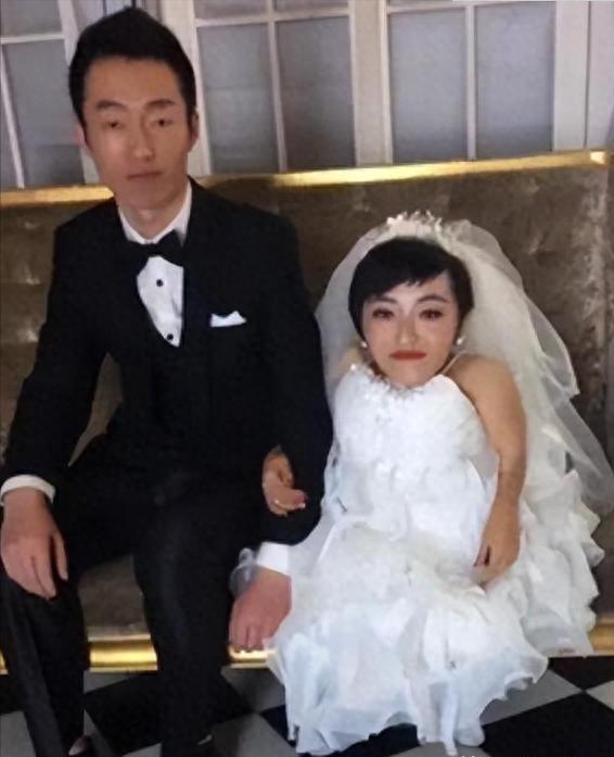 千万女总裁李喜梅:身高80厘米,两任老公高大帅气,还曾冒死生娃