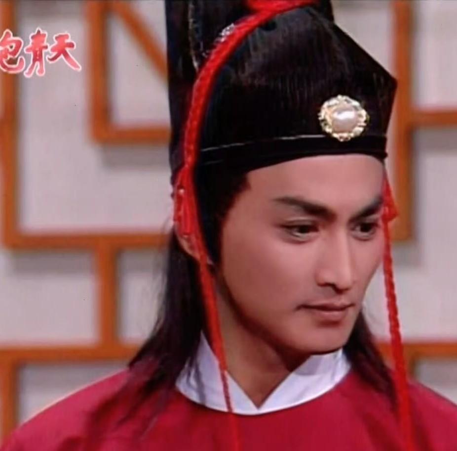 何家劲展昭气质秒杀杨洋,美貌远不及气质重要