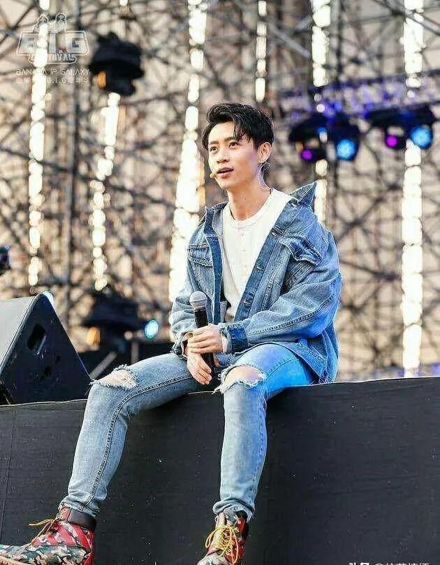 2007年《快乐男声》魏晨:娶他背后的普通女孩为妻,她是谁