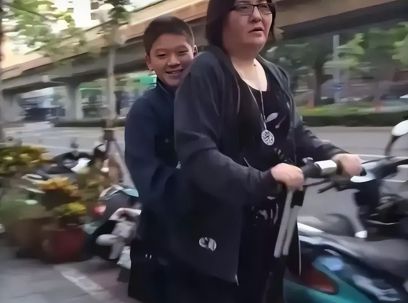 19年过去了,那个说要帮陈宝莲养儿子的邱黎宽,履行承诺了吗