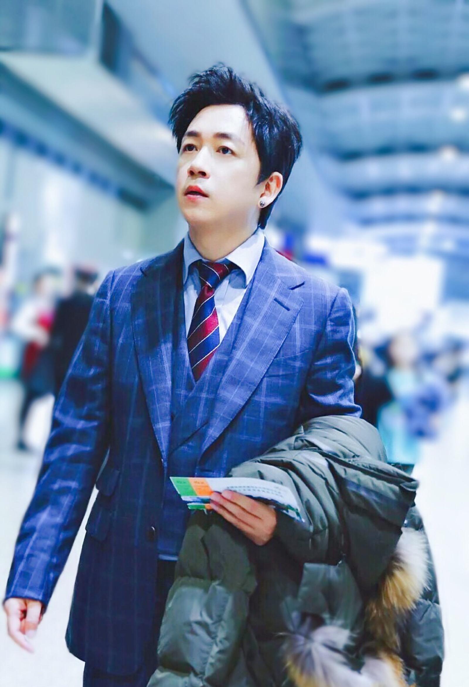离婚十年潘粤明的自我重塑与新生机遇