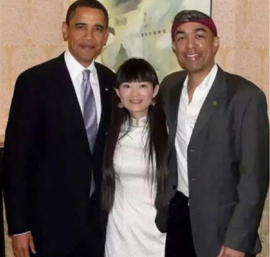 河南姑娘雪华嫁给黑人男子马克,去美国探亲才知老公是奥巴马弟弟