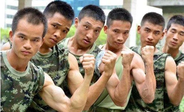 各国军人肌肉比拼,美军强壮,我军紧实,印度画风就不一样了