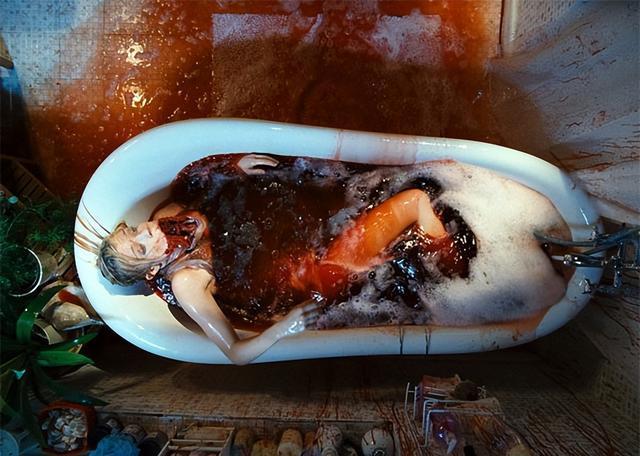 《鬼镜》电影中的恐怖场景和氛围