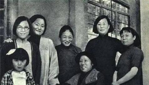 伟人口中的女豪杰史良:将上海十几幢房献国,不给子孙留一分遗产