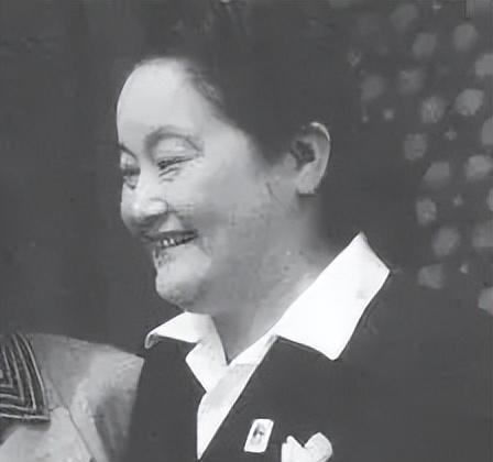 伟人口中的女豪杰史良:将上海十几幢房献国,不给子孙留一分遗产