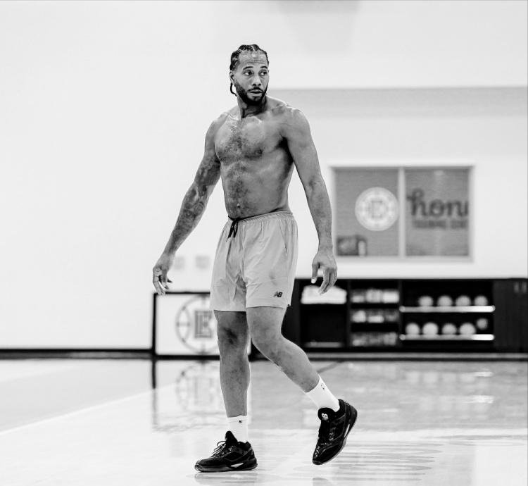 火箭晒伊森肌肉照似伦纳德,乌度卡送利好,其上场时间保底30分钟