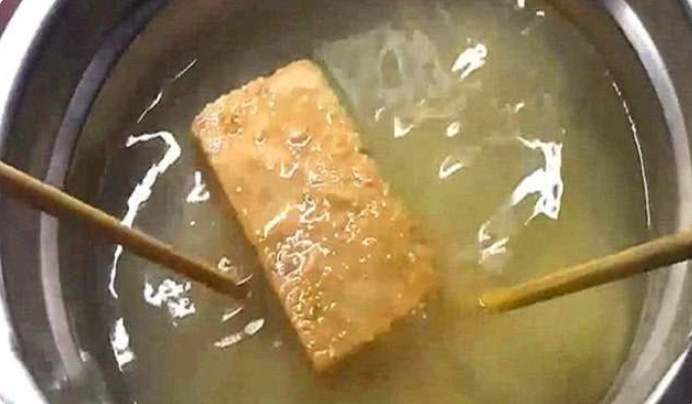 为啥军用压缩饼干这么扛饿?放水中煮30分钟就懂了