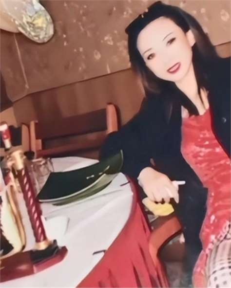 绿帽娇妻的