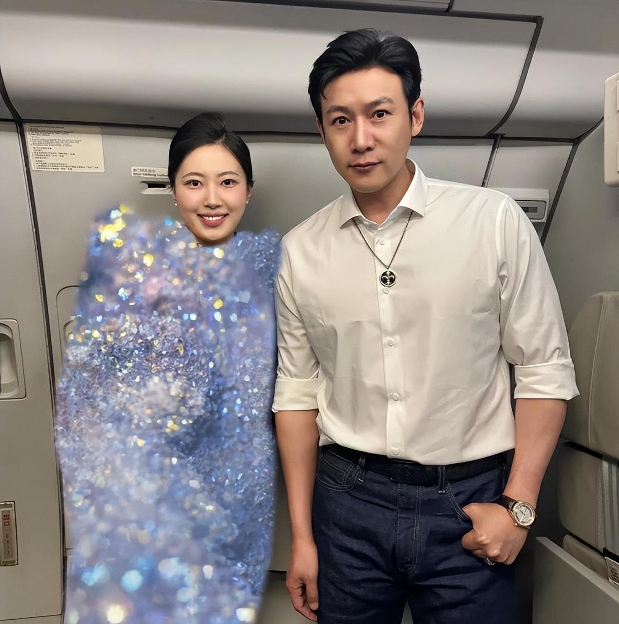 空姐晒陆毅合照全身打满马赛克让网友笑话以为要进宫侍寝