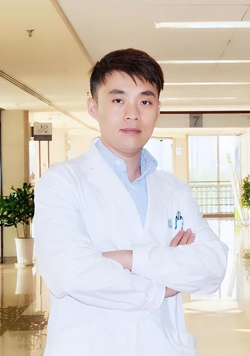 被砍伤双手的眼科医生陶勇,重新握起手术刀创造奇迹,激动发文