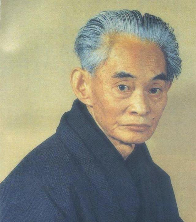 川端康成:诺贝尔文学奖得主,初恋女友悔婚后,他曾一度陷入自卑