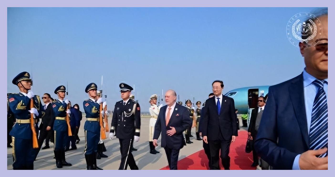 结束访华后,马来西亚元首刚一回国,就甩出了4个字的评价