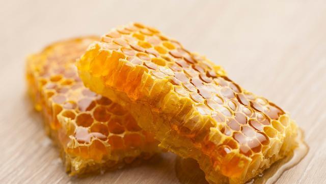 做梦梦到很多蜂蜜和蜂巢(做梦梦到很多蜂蜜和蜂巢怎么回事) 做梦梦到很多蜂蜜和蜂巢(做梦梦到很多蜂蜜和蜂巢怎么回事)