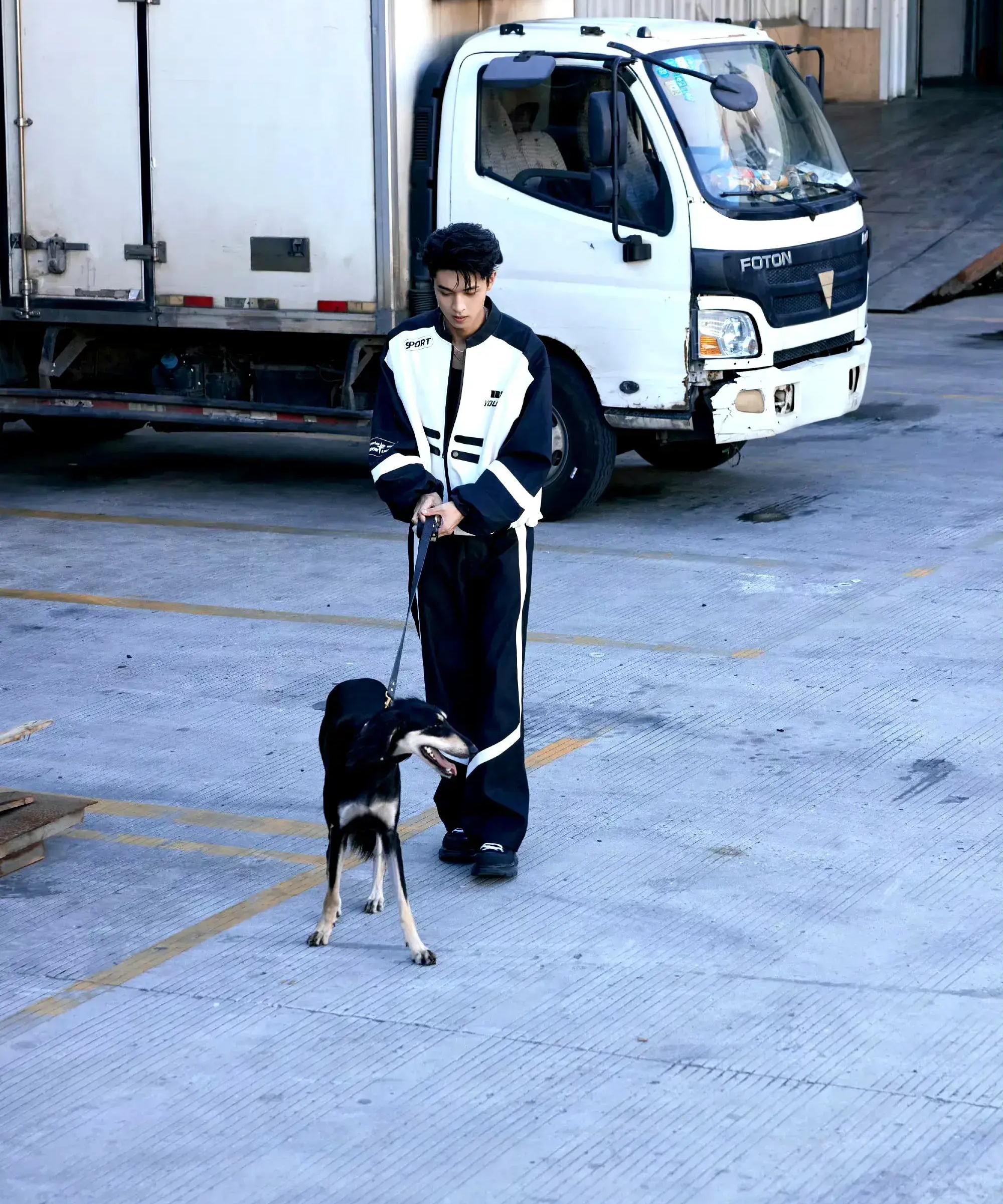 秦霄贤人设崩塌!豪车女友所有,豪宅竟是借住,唯有劈腿成真事