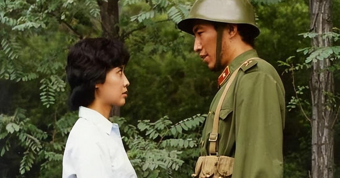 演员石兆琪原职警察,意外踏入演艺圈,与平凡妻共筑幸福小窝