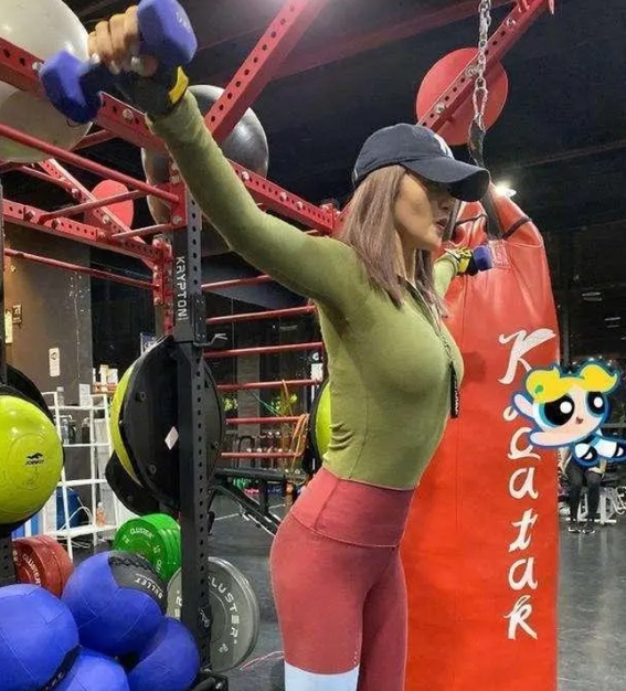 谭维维健身7年总算没白费,运动装难掩s型曲线,好身材全靠"练"