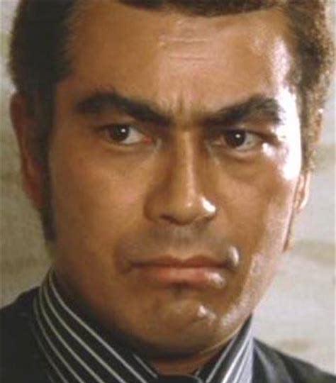 "雄霸"千叶真一的成名史,和他痴爱过的三位女人