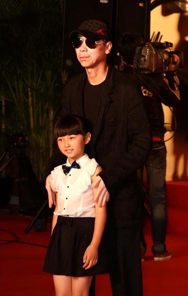 "国民闺女"张子枫:被冯小刚夸赞,和徐峥搭戏,内心强大有演技