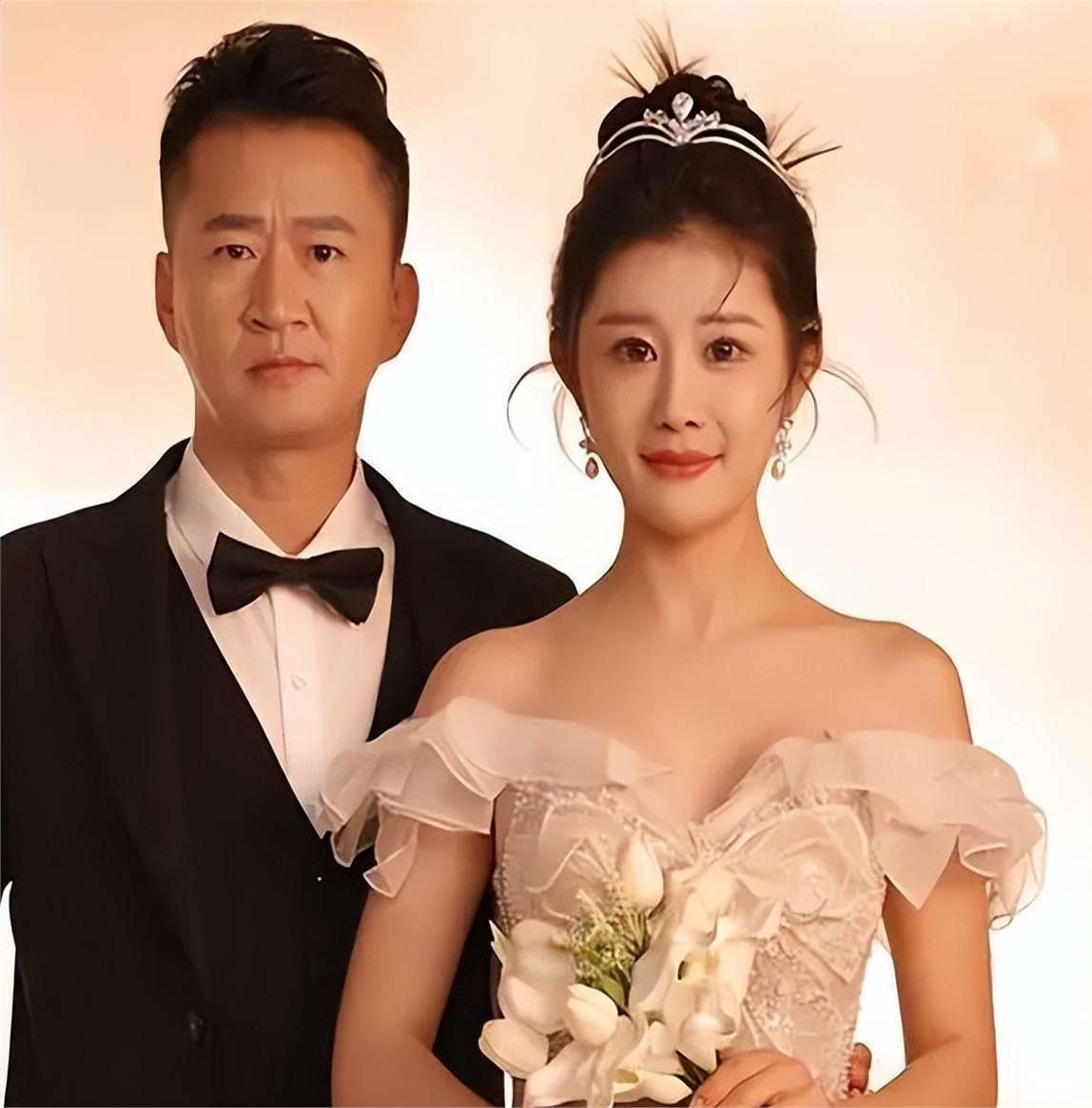 李嘉明大学生妻子突住院留言动态似婚变知情人曝账号被盗