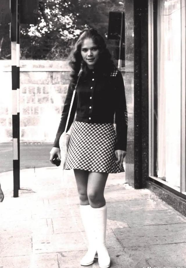 "陈真"梁小龙:第一任妻子遭毁容,再婚娶东北女孩,现定居成都