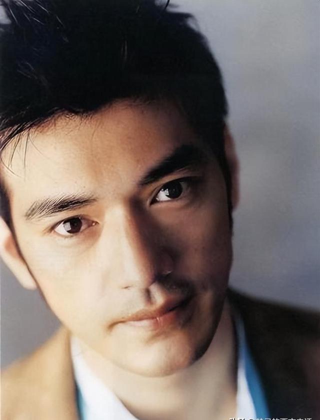 7位割过双眼皮的男星金城武最自然成龙像变了个人
