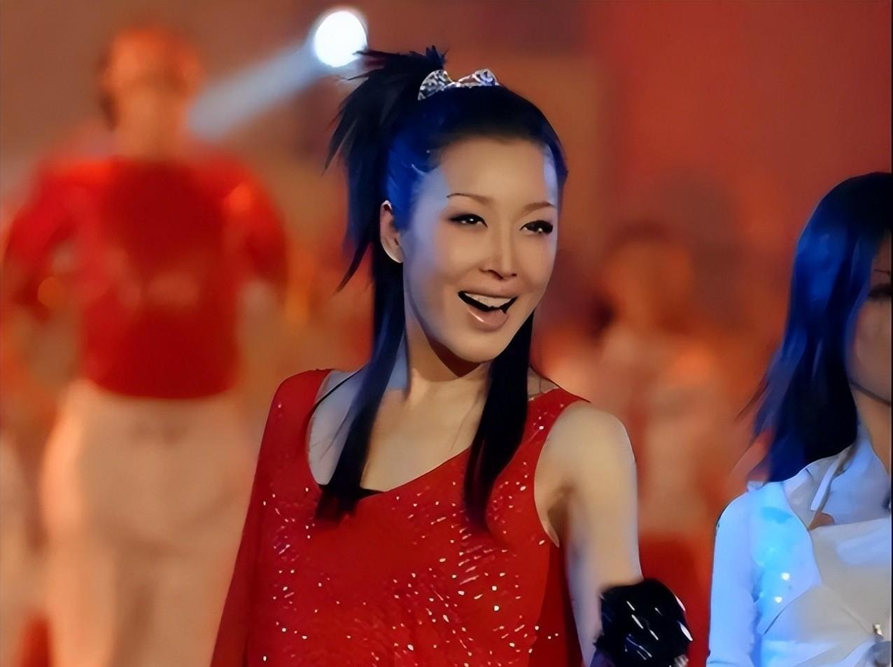 歌手孙悦,嫁大9岁10亿富豪生孩子,儿子真像妈妈,成为人生赢家