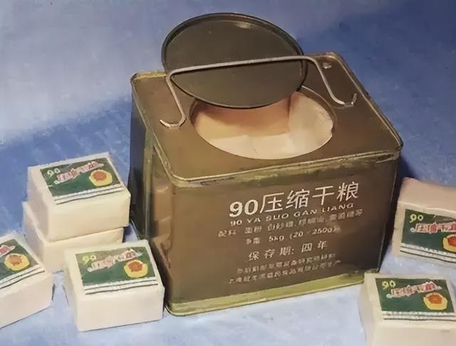 吃一块能撑2天?中国军用压缩饼干这么抗饿,它是用什么做成的?