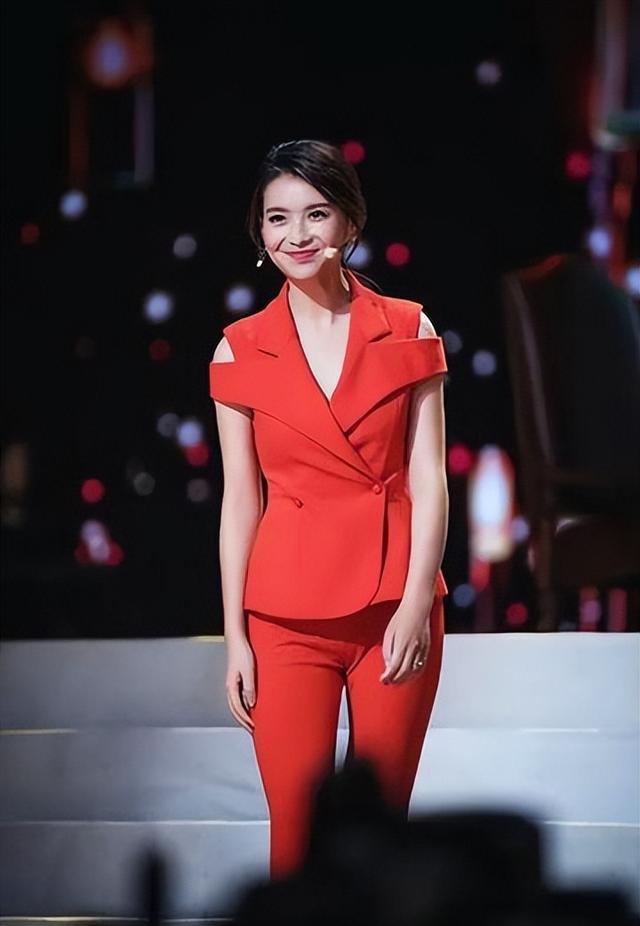 美女主持人栗坤:曾是北京卫视一姐,巅峰时出走,如今怎么样了?