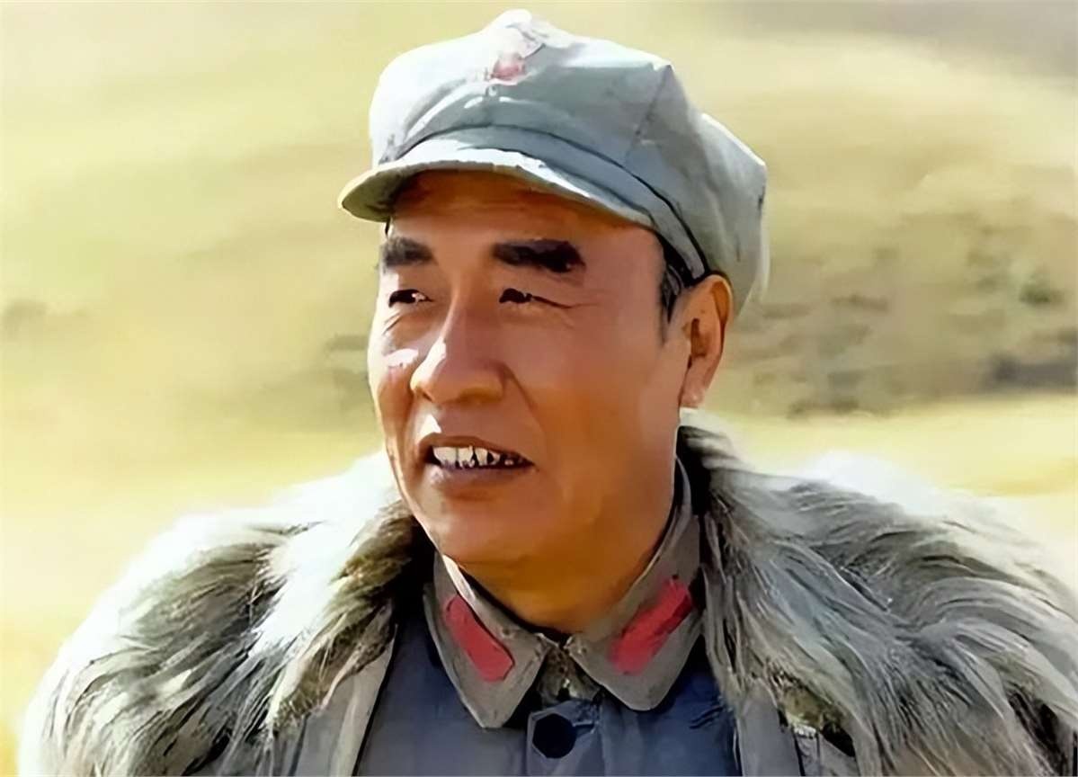 特型演员王伍福,低调拍戏生涯,一生只演朱老总,紧握康克清之手