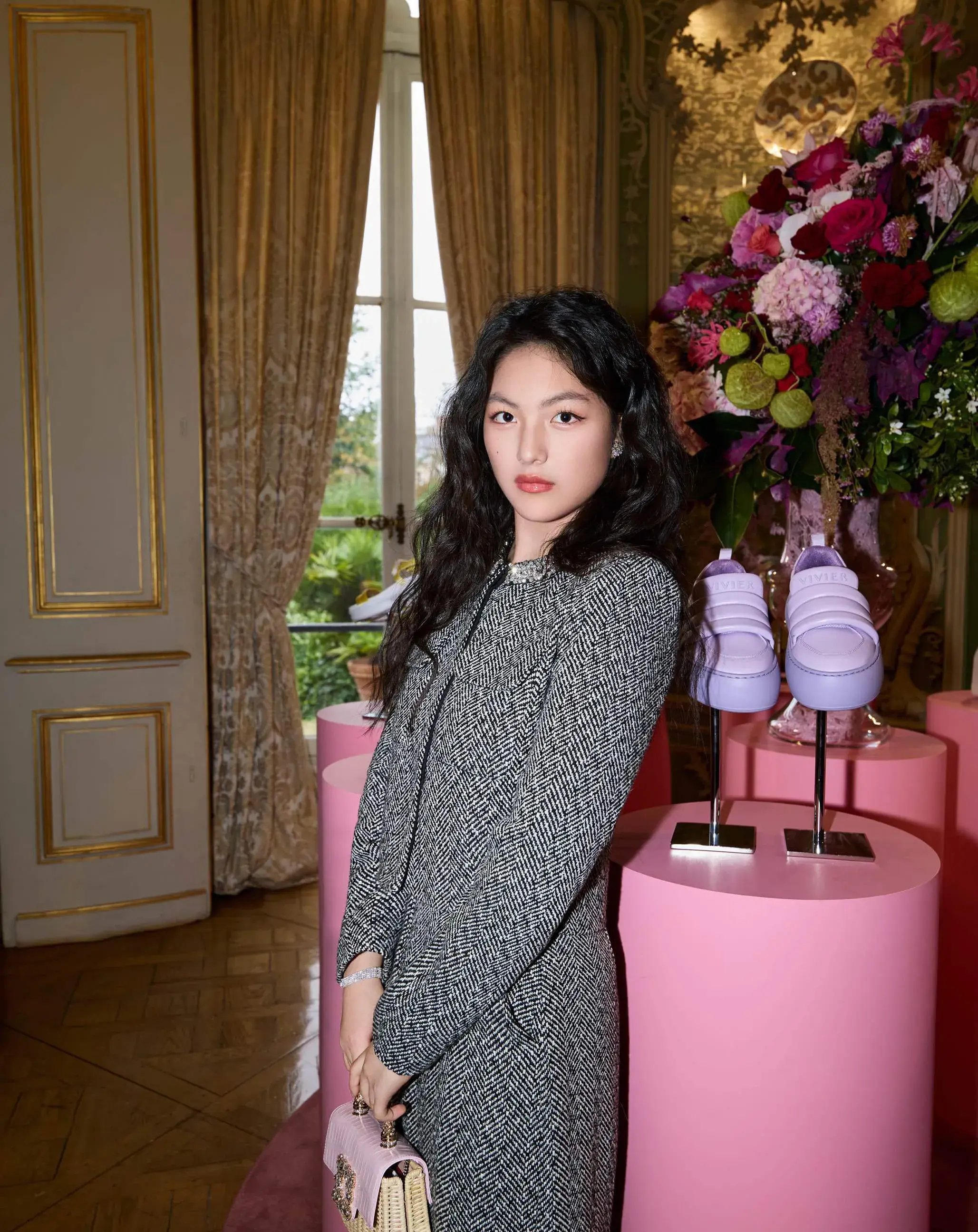 李湘晒女儿美照王诗龄穿皮衣风格变了还和何超莲合影