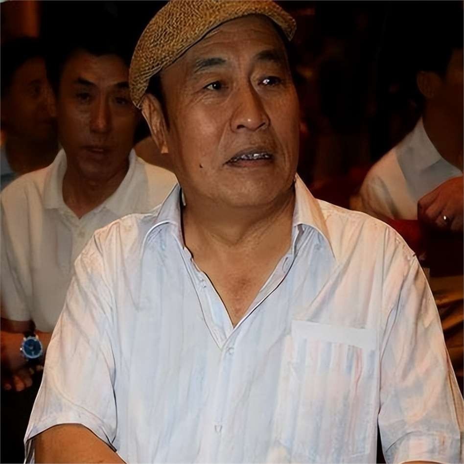 特型演员王伍福,低调拍戏生涯,一生只演朱老总,紧握康克清之手