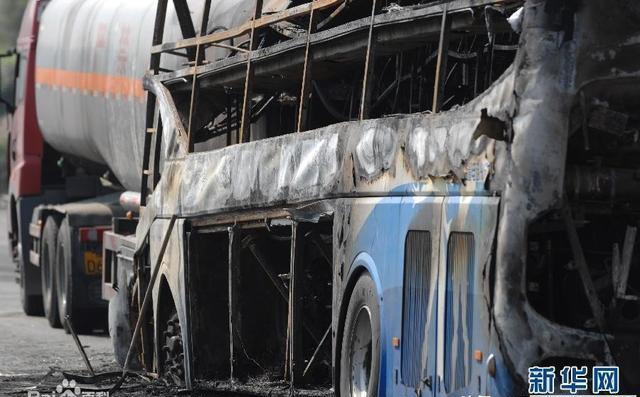 卧铺客车追尾甲醇罐车,回顾2012年包茂高速826特大道路交通事故