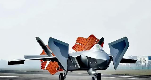 外媒:歼20抄袭俄罗斯米格144战机,这样的话能信吗?