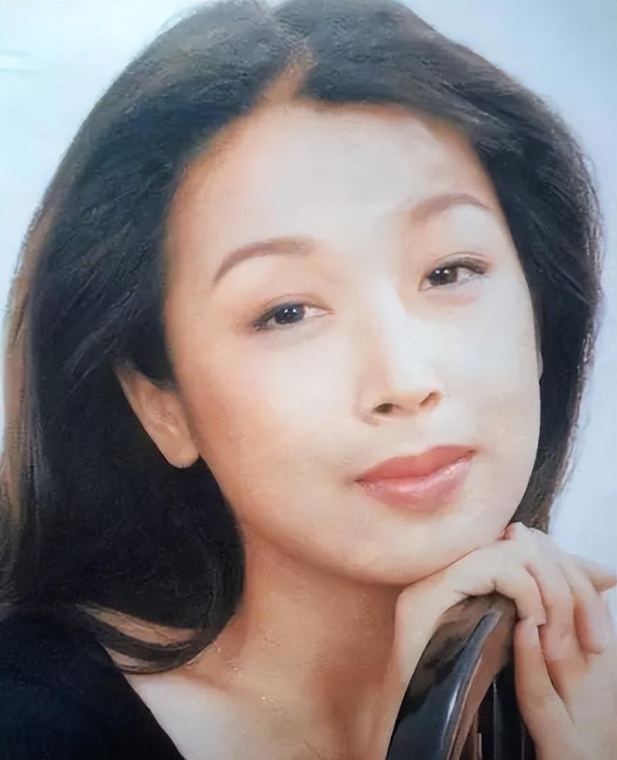 曾经的"顶流歌手"孙悦,现在怎么样啦?