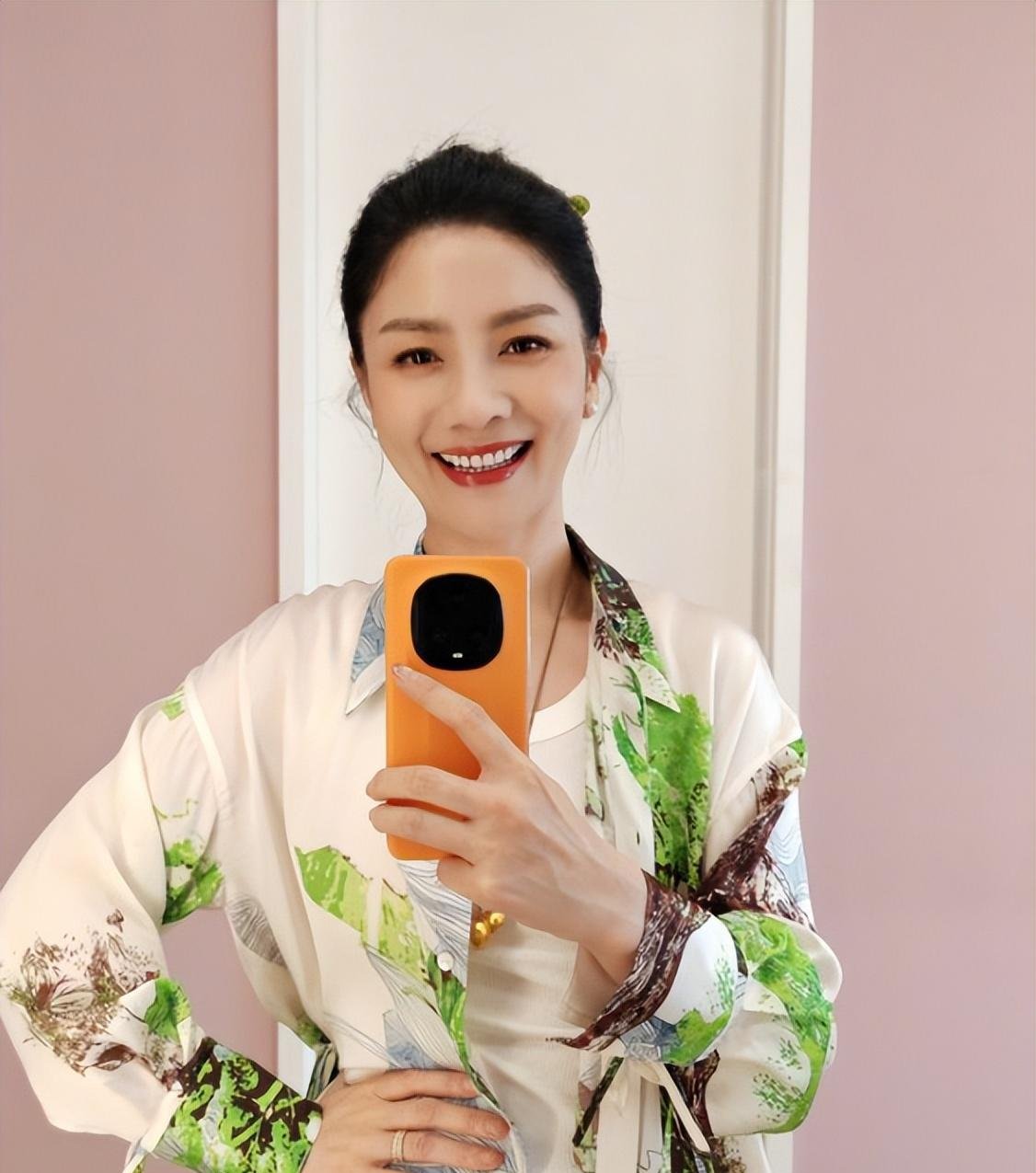 胡可与沙溢结婚13年生二子弃前程痛哭婚姻结婚真的很后悔