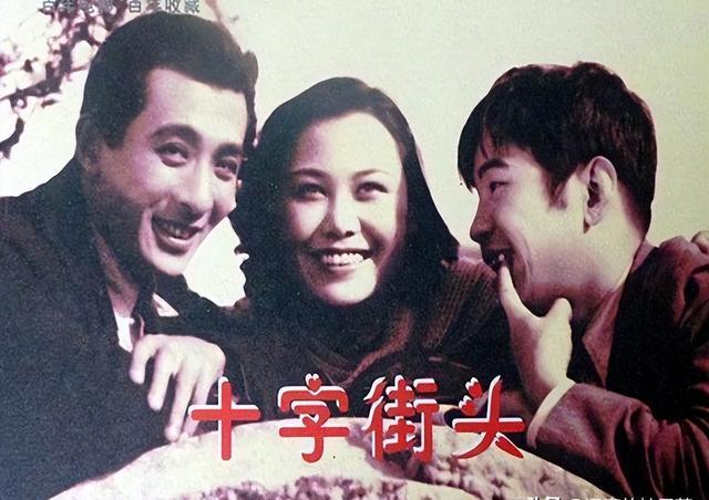 沈西苓的电影《十字街头》,从拍摄的环境来看,给人以浪漫的感觉