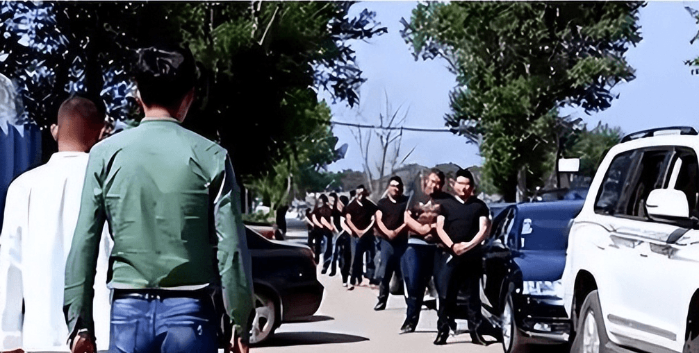 16年,山西"黑老大"出狱,上百名小弟开豪车,放鞭炮迎接