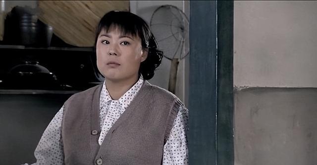 再看《金婚》才明白:大庄被庄嫂成功驯服,不是因为他的腰坏了