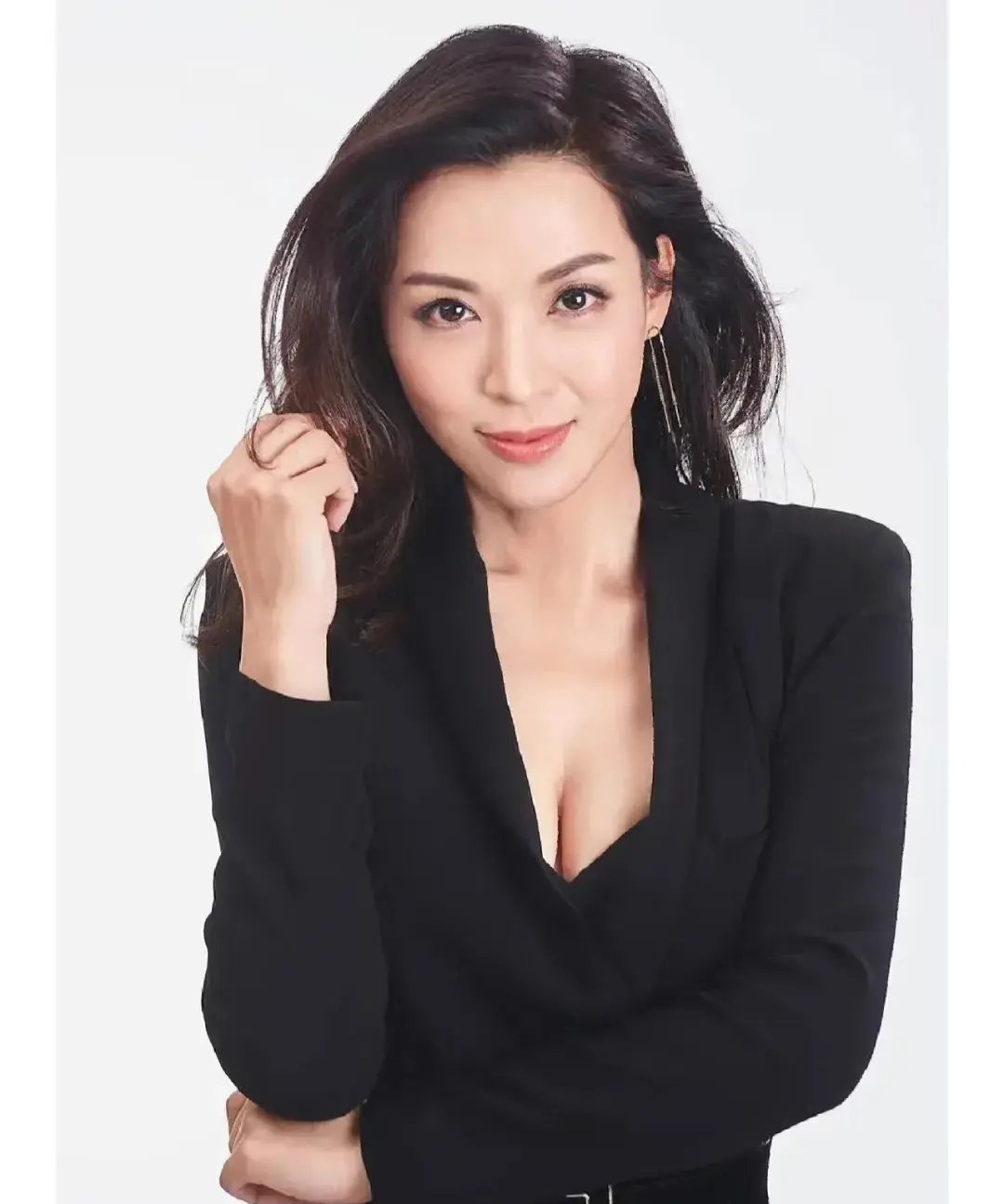 陈炜从亚洲小姐起步一路前行成就荧幕女王演绎华丽蜕变传奇